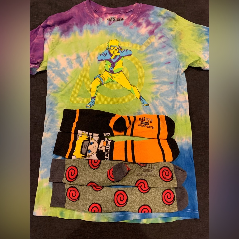 Naruto socks/shirt bundle | Like new | Official Naruto merch | Men’s M | 8-12